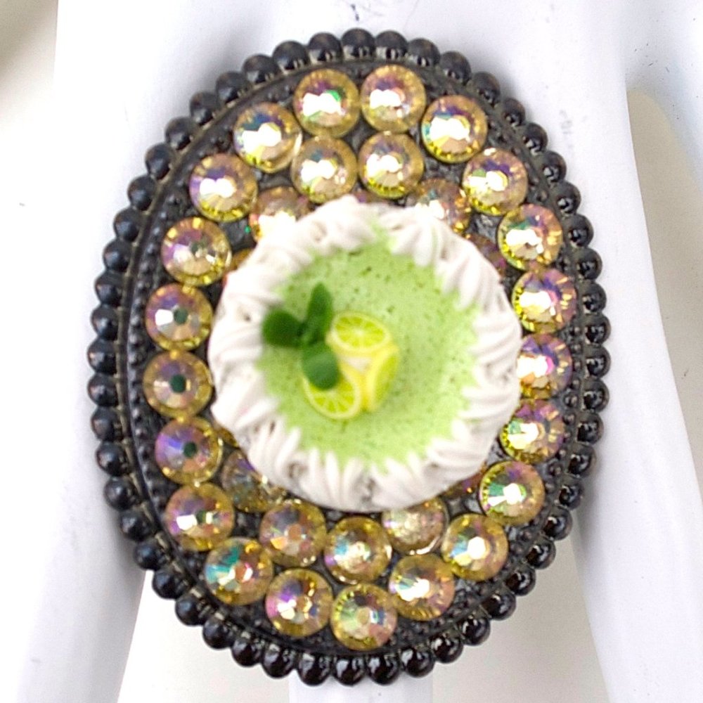 KEY LIME PIE RHINESTONE RING - Picture 2 of 5
